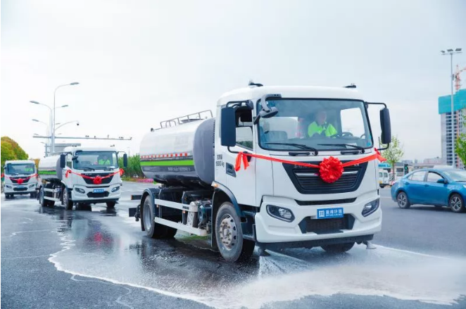 新时代中国城市美容师！东升国际官网环境新能源环卫车可减排4.5万吨污染物
