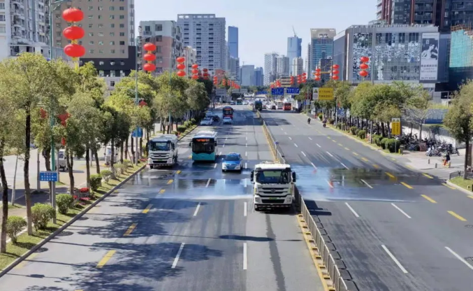 虎虎生威迎新春丨东升国际官网环境环卫作业扮靓城市佳节新容颜